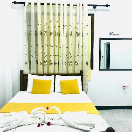 Freedom Inn 尼甘布 外观 照片