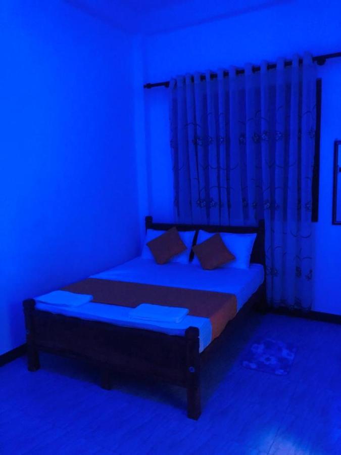 Freedom Inn 尼甘布 外观 照片