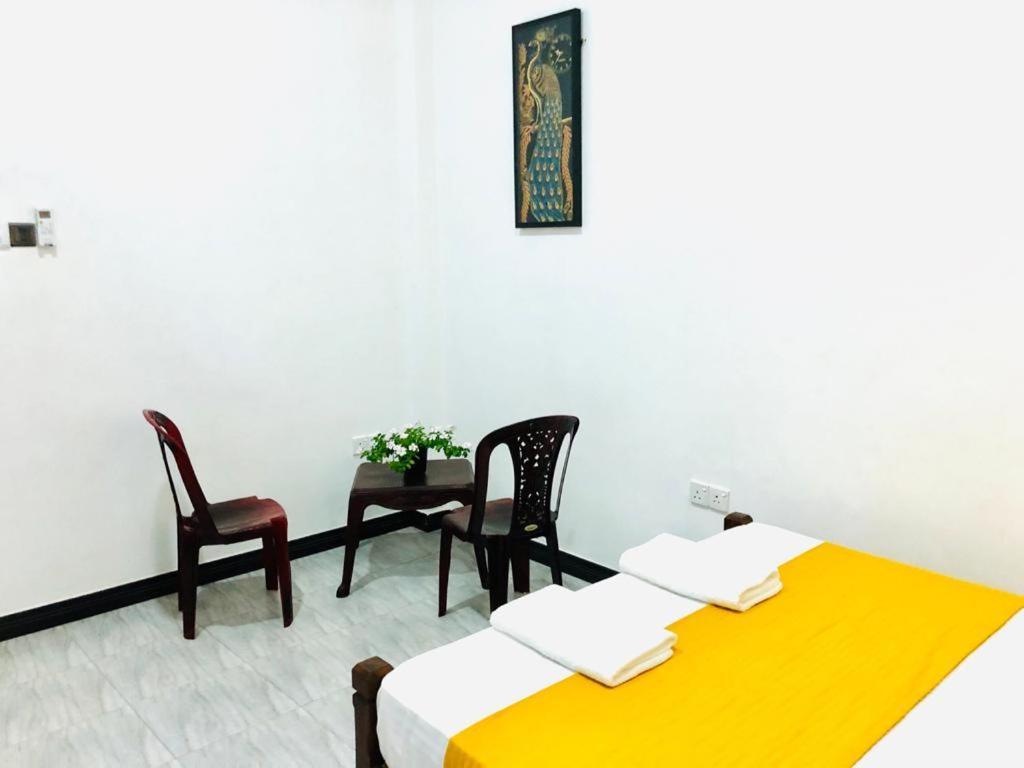 Freedom Inn 尼甘布 外观 照片