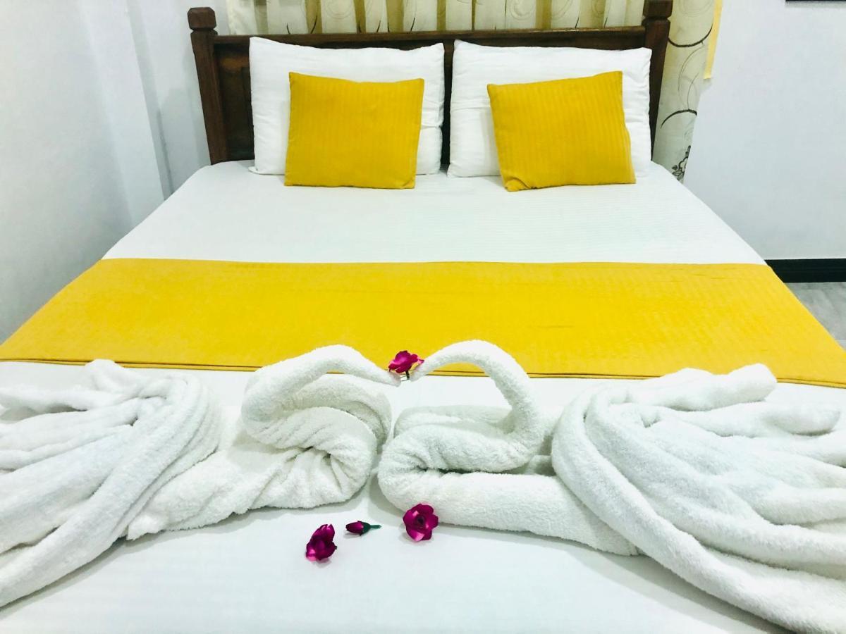 Freedom Inn 尼甘布 外观 照片