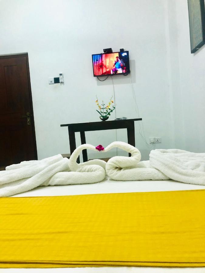 Freedom Inn 尼甘布 外观 照片